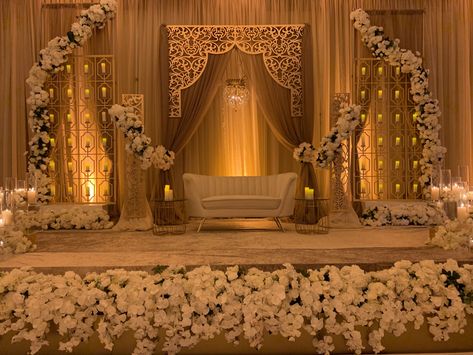 Wedding Stage Decorations Pakistani, Pakistani Reception Decor, Bride And Groom Table Elegant Receptions, Pakistani Stage Decor, Engagement Indian Decor, Indian Wedding Backdrops, Engagement Party Decorations Indian, Desi Wedding Stage Decor, Wedding Stage Backdrop Receptions