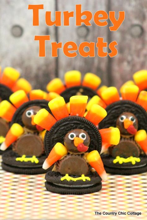 These turkey treats are so easy to make!  Try then in the fall for Thanksgiving! Oreo Turkey, Chocolate Turkey, Turkey Treats, Fun Thanksgiving Desserts, Turkey Cookies, Thanksgiving Cookies, Thanksgiving Treats, Thanksgiving Crafts For Kids, Oreo Dessert