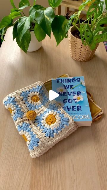 Stitched & Crafted on Instagram: "Daisies never looked better 🥹🌼  This is the crochet book sleeve for the ‘Things We Never Got Over’ book by @scorelucy 📖🫶🏻  100% cotton yarn by @dropsdesign PARIS collection from @woolwarehouse in off white, mustard, and light wash ✨🧶  #crochet #crochetgram #crochetbooksleeve #bookstagram #thingswenevergotover #woolwarehousecrafters #dropsfan #dropsyarn" Crochet Book Sleeve Free Pattern Granny Square, Granny Square Book Sleeve Pattern, Crochet Book Sleeve Tutorial, Crochet Book Sleeve Free Pattern, Book Bag Crochet, Book Sleeve Crochet Pattern, Crochet Book Sleeve Pattern, Book Sleeve Crochet, Crochet Book Sleeve