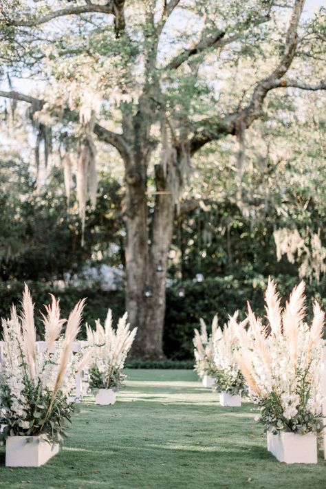 Wrightsville Manor, Wedding Alters, Wedding Isles, Aisle Flowers, Grass Wedding, Boho Wedding Decorations, Neutral Wedding, Ceremony Flowers, Aisle Decor