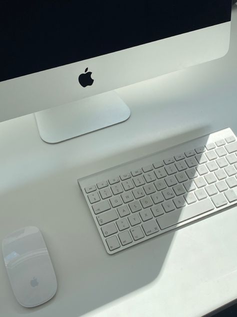 Mac Computer Aesthetic, Mac Desk, Macbook White, Apple Notebook, University Of Cape Town, Office Aesthetic, Desk Inspo, Apple White, Mac Computer