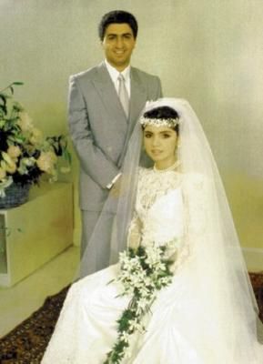 In 1986, Yasmine met and married Prince Reza Pahlavi, the crown prince to the throne of Iran. The couple and their three daughters Princesses Noor, Iman and Farah live in the United States. Reza Pahlavi, Farah Diba, White Bride, Wedding Dresses Photos, Wedding Gowns Vintage, Royal Weddings, Vintage Bride, Vintage Bridal, Wedding Beauty