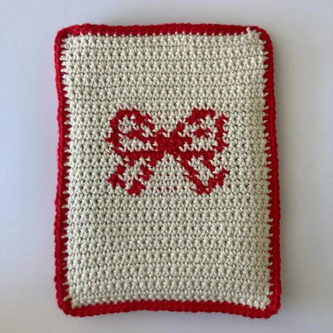 Kindle Crochet Cover, Red Crochet Ideas, Crochet Kindle Sleeve, Pixel Grid, Kindle Sleeve, Kindle Cover, Kindle Case, Diy Presents, Crochet Inspo