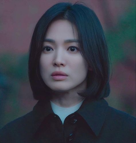 Moon Dong Eun Icon, The Glory Dong Eun, The Glory Aesthetic, Song Hye Kyo The Glory, The Glory Song Hye Kyo, Moon Dong Eun, Dong Eun, Actresses With Black Hair, Dark Academia Wallpaper