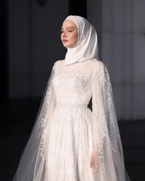 White Hijab Wedding Dress, White Dress Wedding Hijab, White Gown Hijab, Hijabi Bride Dress, Simple White Dress Hijab, White Nikkah Dress Simple, Simple Hijab Wedding Dress, Hijab Wedding Dresses Princesses, Hijabi Bride White