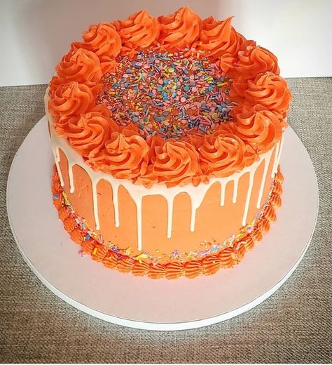 Orange cake, white drip and sprinkles Orange Cake Ideas Birthday, Orange Cake Color, Blue And Orange Drip Cake, Orange And White Birthday Cake, Orange Cake Designs Birthday, Orange Colored Cake, Orange Decorated Cake, Orange Cake Ideas, Orange Color Cake Birthday