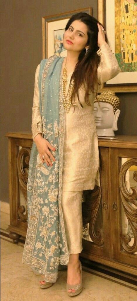 Pakistani Formal Dresses, Indian Designer Suits, Pakistani Wedding Outfits, Pakistani Fancy Dresses, Pakistani Dresses Casual, Pakistani Fashion Party Wear, Beautiful Pakistani Dresses, Salwar Kamiz, Kurti Designs Party Wear