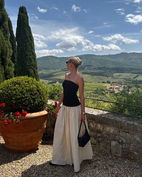 Living in a Pinterest board 🍷 Tuscany Outfit Summer, Tuscany Outfit, Tuscany Outfits, Tuscany Fashion, Wine Window, Truffle Pizza, Pasta Making Class, Nice Breakfast, September Outfits