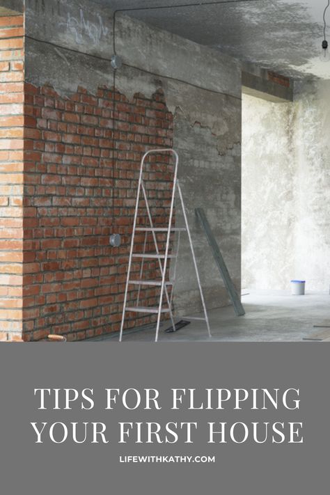 Looking to flip your first house? Deciding to flip your first house can be tough. There are a lot of things to know. I've got a guest post on my blog to share some tips for flipping your very first house. #HouseFlipping #House #Home #FlippingHouses How To Flip A House, House Flipping Business, Investing In Property, Real Estate Investing Rental Property, Buying A Rental Property, Flip Houses, Property Flipping, Flipping Business, House Checklist