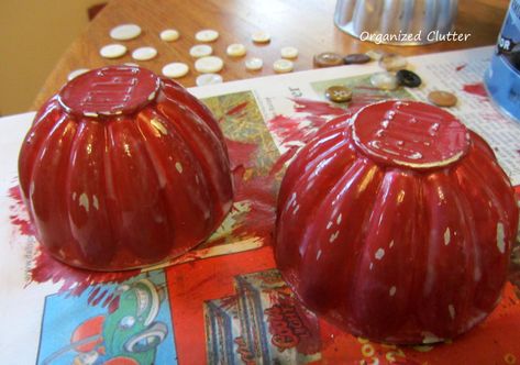 GARDEN JUNK: Jello Molds Re-Purposed As Toadstools | Organized Clutter Copper Jello Molds, Diy Magnolia Wreath, Vintage Jello, Vintage Jello Molds, Heirloom Traditions Paint, Organized Clutter, Art Outside, Garden Outdoor Ideas, Garage Door Makeover