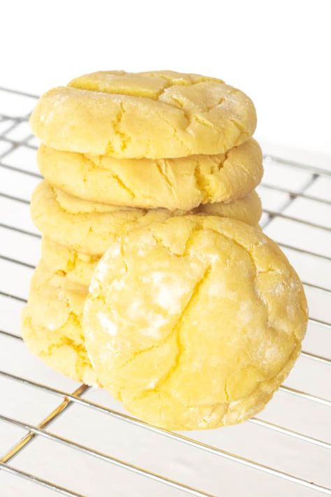 Soft and chewy lemon cake mix cookies are incredibly delicious and super easy to make with just 3 ingredients #LemonCookies #LemonRecipes #CakeMix #EasyCookies #CookieRecipes #3ingredientrecipes Creamsicle Cookie Recipe, Orange Creamsicle Cookies, Creamsicle Cookies, Ooey Gooey Butter Cookies, Funfetti Cake Mix Cookies, Lemon Cake Mix Cookies, Lemon Cookies Easy, Lemon Cake Easy, Gooey Butter Cookies