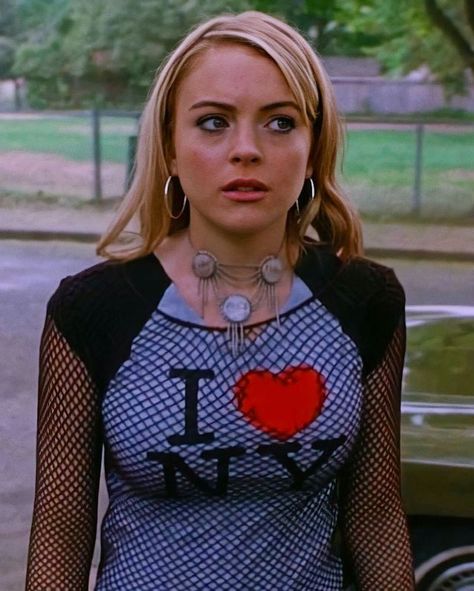 early 2000s on Instagram: “lindsay lohan as lola in confessions of a teenage drama queen, 2004” 2000s Halloween Costume, 2000s Costume, Y2k Costume, Teenage Drama, 2000s Party, Y2k Inspo, 13 Going On 30, Casual Attire For Women, Y2k Party