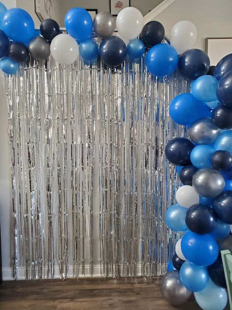 Blue Backdrop Decorations, Ballon Arch Blue, Blue Balloon Arch Backdrop, Blue Theme Birthday Party Decorations At Home, 13 Shades Of Blue Party, Graduation Party Ideas Aesthetic Blue, Blue Theme Party Decorations, Blue Backdrop Ideas, Blue Theme Birthday Party Decorations