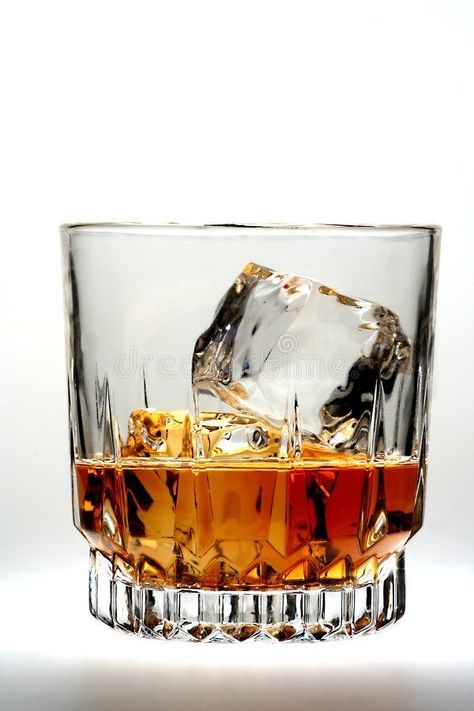 Whiskey Glass Photography, Whiskey On The Rocks Aesthetic, Whiskey Glass Art, On The Rocks Cocktails, Whiskey Glass Aesthetic, Whiskey Artwork, Whiskey On Ice, Scotch Cocktails, Whisky On The Rocks