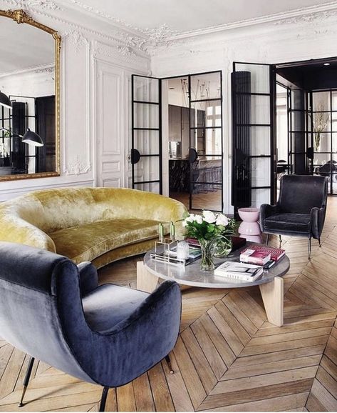 Parisian Apartment Style, Parisian Style Apartment, Parisian Apartment Decor, Parisian Home Decor, Parisian Decor, Parisian Interior, Built In Furniture, Parisian Apartment, Apartment Style