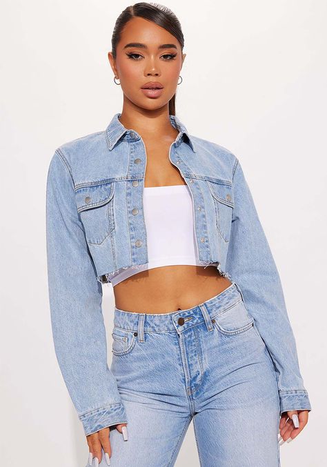 Crop Denim Jacket Outfit, Short Denim Jacket, Crop Denim Jacket, Denim Jacket Outfit, Chic Blazer, Denim Patterns, Short Denim, Jacket Outfit, Cropped Denim Jacket