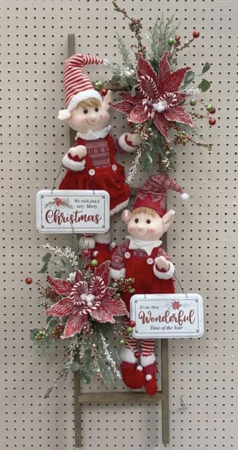 Christmas Ladder, Stairs Renovation, Christmas Decorations Centerpiece, Christmas Tree Decorating Themes, Christmas Props, Christmas Floral Arrangements, Country Christmas Decorations, Easy Christmas Decorations, Diy Stairs