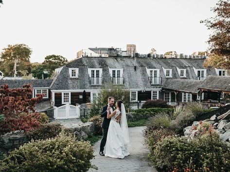 Best Affordable Boston Wedding Venues To Fit Your Wedding Budget… Red Lion Inn Cohasset Wedding, New England Wedding Venues, Chic Wedding Venues, Massachusetts Wedding Venues, Boston Wedding Venues, New England Aquarium, Boston Hotels, Massachusetts Wedding, Wedding Beach Ceremony