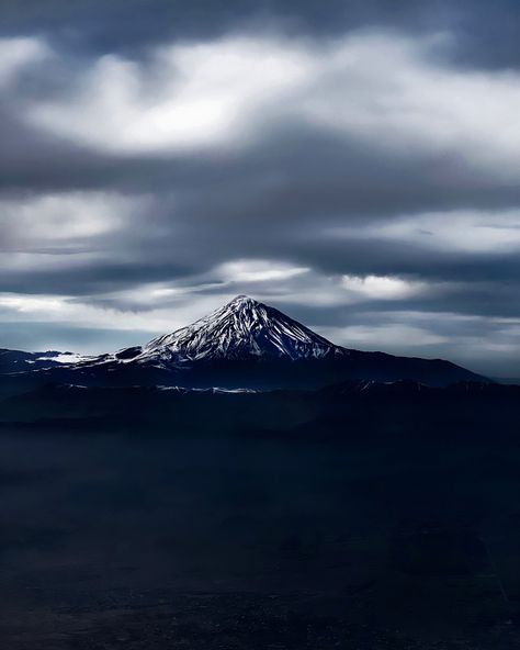 #photography #photooftheday #photo #photos #photoshoot #photobooth #mountains #damavand #sky #blue Damavand Mountain, Universe Galaxy, Photo Op, Photo Booth, Sky Blue, Milan, Universe, Photographer, Photography