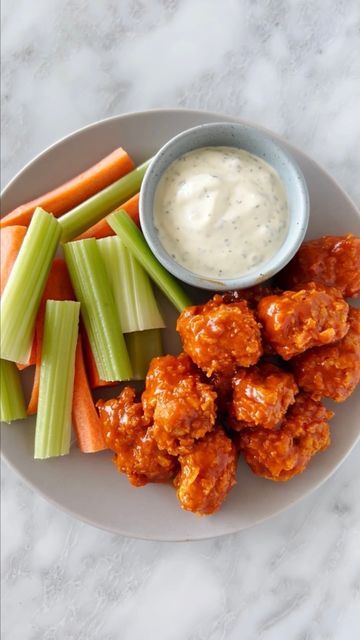 Boneless Wing Recipes, Boneless Buffalo Wings, Boneless Wings, Yummy Comfort Food, Buffalo Wings, Delicious Snacks Recipes, Food Obsession, Spicy Recipes, Clean Recipes