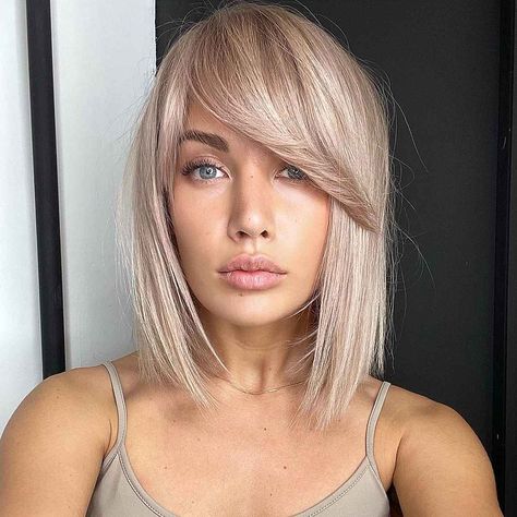 23 Sharpest Straight Lob Haircut Ideas for That Ultra Sleek Look Lob With Long Bangs, Straight Lob Haircut, Platinový Blond, Straight Lob, Choppy Lob, Pin Straight Hair, Straight Lobs, Lob Haircuts, Lob Haircut