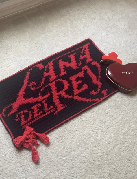 Lana Del Rey, Lana Del Rey Alpha Pattern, Alpha Pattern, Aesthetic Alpha Pattern, Coquette, Black and Red Alpha Pattern, Aesthetic Crochet , Lana Del Rey Crochet, Aesthetic Black and Red Crochet Crochet Vampire Diaries, Lana Del Rey Tapestry Crochet, Lana Del Rey Tapestry, Tapestry Crochet Aesthetic, Lana Del Rey Grid Pattern, Crochet Lana Del Rey, Crochet Tapestry Aesthetic, Lana Del Rey Alpha Pattern, Crochet Album Cover