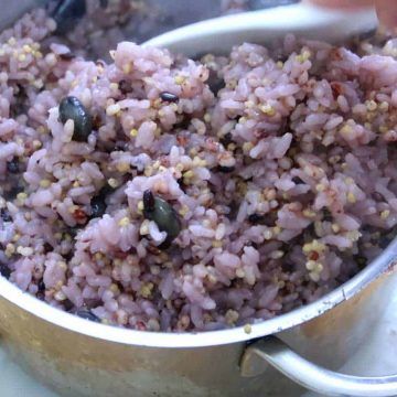 Multigrain Rice Recipe, Multigrain Rice, Rice With Beans, Sorghum Syrup, Purple Rice, Azuki Bean, Adzuki Beans, Korean Rice, Garlic Uses