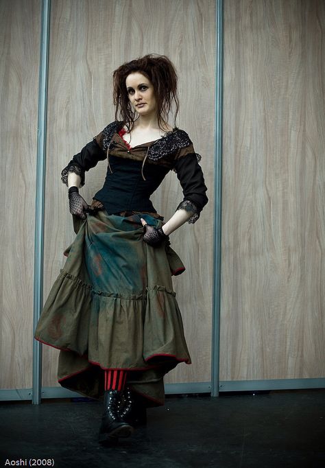 Tim Burton's Sweeney Todd: Mrs.Lovett Cosplay Ms Lovett, Tim Burton Costumes, Tim Burton Party, Tim Burton Halloween, Mrs Lovett, Tim Burton Style, Burton Women, Hallowen Costume, Couple Costumes