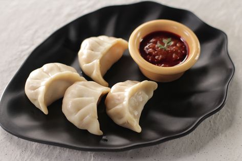 Tandoori Paneer Momos - You love momos? How about some hot tandoori paneer momos in this amazing #mausam. You got some better momo ideas? Let me know in the comment section.   #NOMsoon Paneer Momos Recipe, Paneer Momos, Schezwan Chutney, Veg Momos, Momos Recipe, Tandoori Paneer, Veg Snacks, Best Fast Food, Sanjeev Kapoor