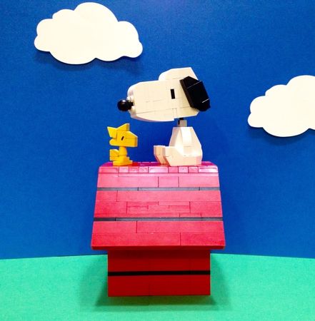 LEGO IDEAS - - Snoopy and Woodstock: Comic Legends Lego Snoopy, October 4th, Charles Schulz, In The Now, 70th Anniversary, Lego Ideas, Snoopy And Woodstock, Dog Houses, Dog House