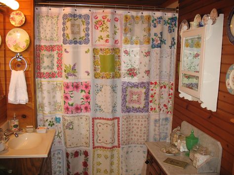 Home made Shower Curtain made out of vintage handkerchiefs! Americana Living Rooms, Handkerchief Ideas, Tuscan Bedroom, Handkerchiefs Crafts, Vintage Handkerchiefs Crafts, Handkerchief Crafts, Patchwork Curtains, No Sew Curtains, Retro Bathrooms