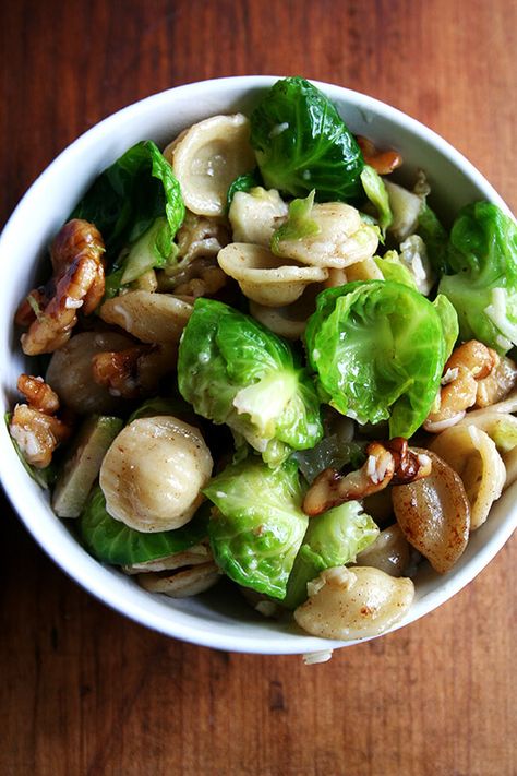 Easy Vegetarian Dinner, Vegetarian Dinners, Brussels Sprouts, Easy Vegetarian, Easy Pasta, Brown Butter, Brussel Sprouts, How To Cook Pasta, Brussels