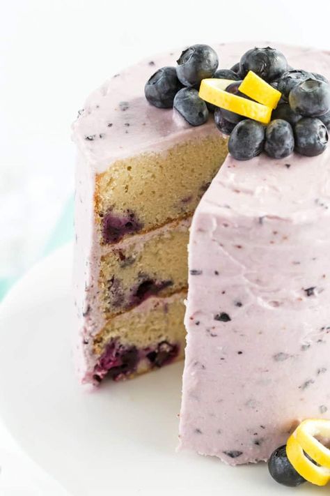 This Blueberry Birthday Cake Recipe is what dreams are made of. Vanilla cake with fresh blueberries and a blueberry cream cheese frosting. I don't know how it can get better than that - it's the perfect Blueberry Layer Cake! Lemon Blueberry Layer Cake, Blueberry Zucchini Cake, Blueberry Layer Cake, Blueberry Zucchini, Kek Lapis, Resipi Kek, Blueberry Cake Recipes, Red Velvet Cake Recipe, Velvet Cake Recipes