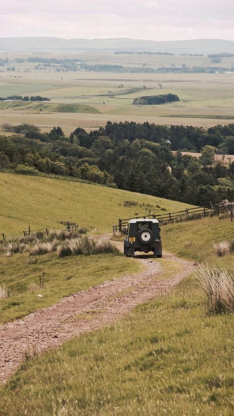 Hunting Season Aesthetic, Land Rover Defender Aesthetic, Land Rover Aesthetic, Motocykle Harley Davidson, Long Driveway, England Countryside, British Country, Country Lifestyle, Countryside House