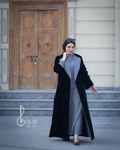 Coat Style Abaya, Chic Outfits Edgy, Abaya Designs Latest, Abaya Fashion Dubai, Estilo Hijab, Abaya Design, Monochromatic Fashion, Iranian Women Fashion, Fashion Sketches Dresses