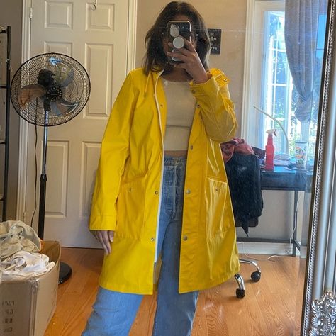 Classic Yellow Waterproof Levis Raincoat Raincoat Outfit Aesthetic, Yellow Raincoat Outfit, 80's Clothes, Yellow Rain Jacket, Raincoat Outfit, Yellow Raincoat, 80s Outfit, Yellow Aesthetic, Coraline