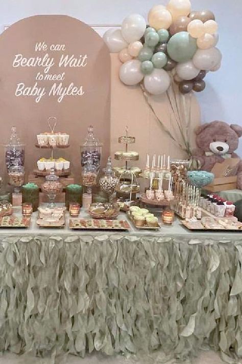 Gender Reveal Desert Table Ideas, Dessert Table Baby Shower Boy, Baby Shower Snack Table, Teddy Bear Dessert Table, Baby Shower Teddy Bear, Teddy Bear Baby Shower Theme, Baby Shower Oso, Bear Baby Shower Cake, Baby Shower Cake Table