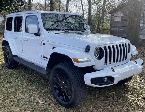 Jeep Sahara Unlimited, Jeep Wrangler Colors, White Jeep Wrangler, Jeep Sahara, Dream Whip, White Jeep, Cars Jeep, Girl Car, Wrangler Sahara