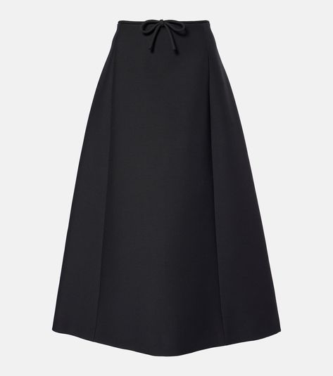 Valentino Skirt, Midi Skirts Style, Valentino Clothing, Valentino Black, Satin Pumps, Black Midi Skirt, Black Midi, Bow Detail, Skirt Fashion