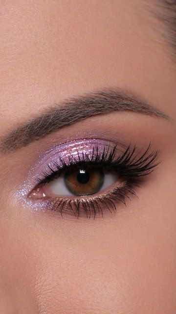 Natural Purple Makeup, Makeup Aesthetic Ideas, Belly Dance Makeup, Purple Eyeshadow Looks, Lilac Eyeshadow, Purple Makeup Looks, Purple Eyeliner, Tiny Paintings, Silver Makeup