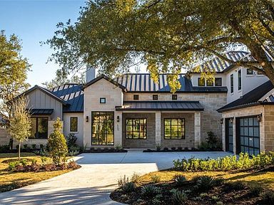 Modern Hill Country Homes, Texas Hill Country Homes Exterior, Austin Stone Exterior, Texas Ranch House, Hill Country Modern, Country House Exterior, Texas House Plans, Elevation Ideas, Austin House