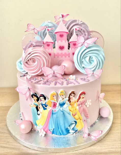 Disney Princess Cake Buttercream, Birthday Cake 5 Year Girl, Princess Buttercream Cake, Diy Princess Cake, Princess Theme Birthday Cake, Easy Princess Cake, Disney Princess Cake Ideas, Princes Cake, Disney Princess Birthday Cake