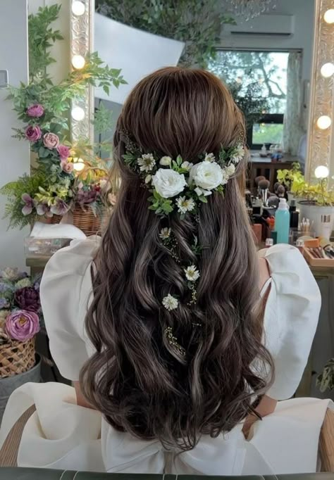 Quince Hairstyles, Wedding Hair Ideas, Long Hair Wedding Styles, Flowers In Her Hair, Wedding Hair Inspiration, Hair Up Styles, Wedding Hair Makeup, Hairdo For Long Hair, Wedding Hairstyle