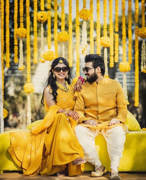 Haldi Couple Poses, Haldi Boy, Haldi Ceremony Outfit For Men, Haldi Groom, Haldi Pics, Haldi Photography Ideas, Haldi Couple, Groom Haldi, Haldi Photos