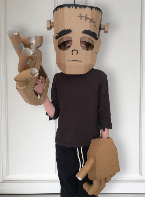 Diy Frankenstein Costume, Frankenstein Costume Diy, Diy Frankenstein, Diy Fantasia, Frankenstein Costume, Cardboard Costume, Costume Diy, Cardboard Art, Fantasias Halloween