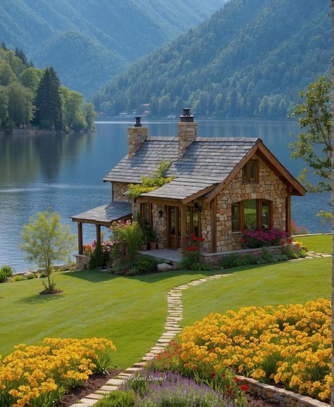 Cottage Life Aesthetic, Small Vintage House, Mountain House Aesthetic, English Countryside House, Country Side House, Cottagecore Landscape, New Zealand House, House In The Mountains, Dream Life House