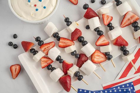 This 4th of July Fruit Kabobs recipe is a quick and easy way to add a festive touch to your Independence Day celebration. Perfect for parties, these patriotic kabobs feature fresh strawberries, blueberries, marshmallows, and angel food cake. 4th Of July Fruit, Pineapple Coleslaw, Independence Day Celebration, Fruit Kabobs, Kabob Recipes, Strawberries Blueberries, Christmas Tray, Cream Cheese Dips, Blue Fruits