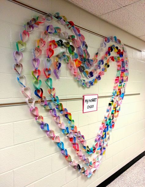 My Paper heART Chain! Paper Heart Chain, School Hallway, Chain Art, Valentine Art Projects, Group Art Projects, Collaborative Art Projects, Elementary Art Projects, Valentines Day Activities, Valentines Art