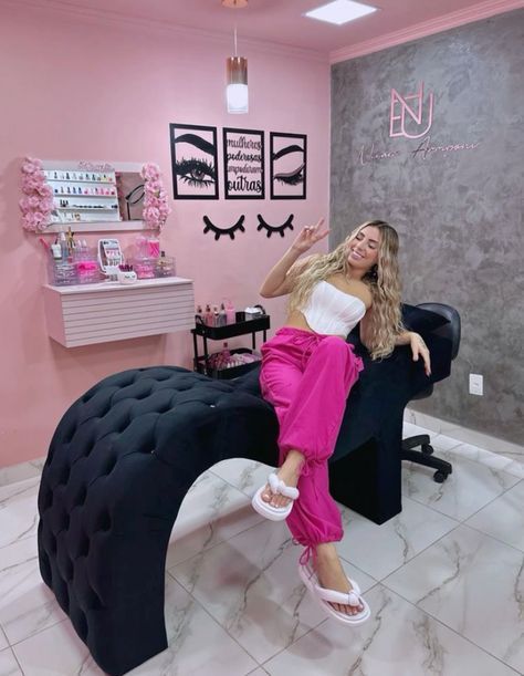 Lash Room Ideas At Home Small Space, Eyelash Salon Design, Lashes Salon Ideas, Pink And Black Lash Room, At Home Lash Studio Ideas, Eyelash Room Decor, Studio Lash Designer, Lash Salon Ideas, Lash Room Decor Ideas