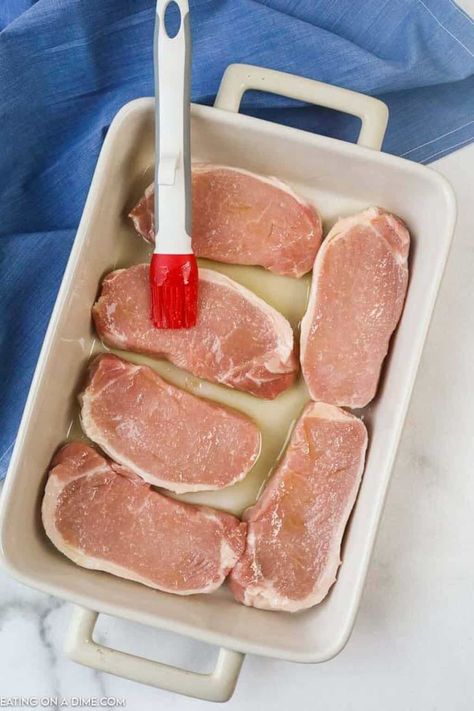 Oven baked pork chops - How to Bake Pork Chops Seasoned Pork Chops, Oven Fried Pork Chops, Southern Fried Pork Chops, Oven Baked Pork Chops, Fried Pork Chop Recipes, Oven Pork Chops, Pan Fried Pork Chops, Baked Pork Chops Oven, Garlic Beef